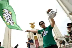 ฝ่ายรณรงค์ให้กาเห็นชอบ