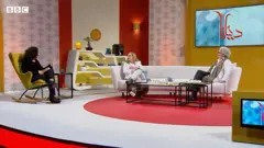 صورة من حلقة دنيانا