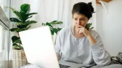 كيف تترك بيئات العمل السامة آثارا نفسية طويلة الأمد؟