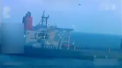 Un buque petrolero en el océano mostrado en un video del gobierno de EE.UU.