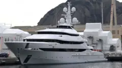 Яхта Сечина