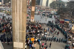 রেলপথ অবরোধ করে রাখে তিতুমীর কলেজের শিক্ষার্থীরা