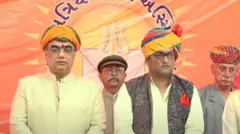 મંચ ઉપર વિજયરાજસિંહ ગોહિલ (એકદમ ડાબે)