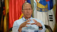 Delfin Lorenzana: “Thời tiết cho đến nay tốt, vì vậy họ không có lý do gì để ở lại đó”