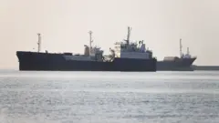 Navios vistos no mar