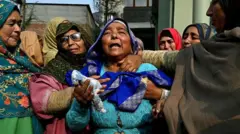 બીબીસી ગુજરાતી, ગુજરાત, બીબીસી, અમદાવાદ, જમ્મુ-કાશ્મીર, નૌગામ, પોલીસ સ્ટેશનમાં ધડાકો, 