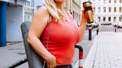 பெரிய மார்பகங்கள் இருப்பதால் பெண்கள் எதிர்கொள்ளும் உடல்நல பாதிப்புகள்