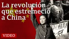 Montaje con joven china con chaqueta de trabajo y el puño en alto en el frente, en segundo plano un hombre anciano del que cuelga un cartel con caracteres chinos