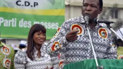 La France par décret autorise l'extradition vers Ouaga du frère de Blaise Compaoré, François. Toutefois un recours est possible devant le Conseil d'Etat français.