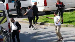 Policajci u civilu u severnom delu Istanbula