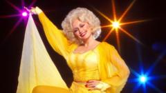 Muere Dolly Parton: la fabulosa vida de una de las estrellas más queridas en imágenes