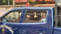 धनुषामा प्रहरीको गाडीमा कैलाश सिरोहिया