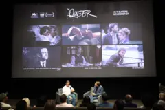 Daniel Craig sahnede konuşuyor