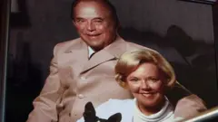 Retrato de Ray e Joan Kroc em uma sede do Exército da Salvação