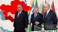 Prezindetlar Rahmon, Mirziyoyev va Toqayev.