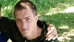 Andrey Medvedev mu mwambaro w'akazi imbere yo gutoroka umurwi Wagner 