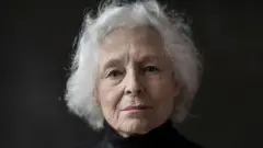 వృద్ధ మహిళ