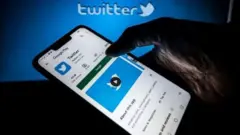Cảnh sát Delhi cho biết chuyến thăm là một phần của cuộc điều tra để gửi thông báo lên Twitter