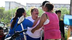 "Me han dejado sola para encontrar a mis hijas": la rabia de los venezolanos que acusan al gobierno de negligencia en la respuesta a la tragedia de los terremotos