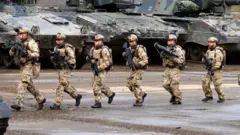 Deutsche Soldaten führen eine militärische Ausbildung durch