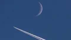Самолет в небе