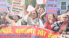 पटना के एक हॉस्टल में छात्रा की मौत के विरोध में प्रदर्शन