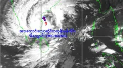 မိကျောင်း အမည်ရှိဆိုင်ကလုန်းမုန်တိုင်း အရှိန်ကြောင့် မိုးထစ်ချုန်းရွာသွန်းတာနဲ့အတူ လေပြင်းတိုက်ခတ်နိုင်
