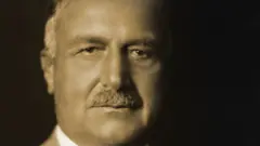 Retrato de Amadeo Giannini close up