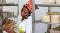 Gudeta a commencé à fabriquer du fromage dans le sous-sol de l'école maternelle de Frassilongo, fermée depuis longtemps.