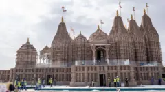 अबू धाबी में बन रहा स्वामी नारायण मंदिर