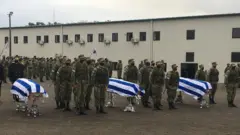 Funeral por los tres infantes de marina.