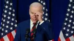 அமெரிக்க அரசுக்கு நெருக்கடி