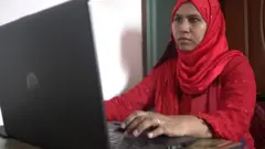 চাকরি ছেড়ে ফ্রিল্যান্সার হিসেবে কাজ করছেন মনজুয়ারা