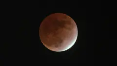 En América Latina, el eclipse tuvo lugar en la madrugada.