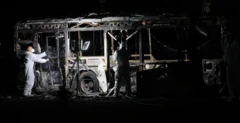 من موقع انفجار إحدى الحافلات في إسرائيل