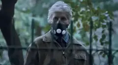 ਬਾਲੀਵੁੱਡ ਫ਼ਿਲਮ 'ਪਿੰਕ' ਦੇ ਇੱਕ ਸੀਨ ਵਿੱਚ ਅਮਿਤਾਭ ਬੱਚਨ ਮਾਸਕ ਪਹਿਨੇ ਨਜ਼ਰ ਆਏ ਸਨ 