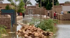 مياه الفيضان تغمر الأرض