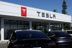 Carros em concessionária da Tesla