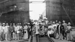 Turistas estadounidenses en el Canal.