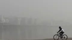 서울에 미세먼지 경보와 초미세먼지 주의보가 동시에 내려졌다