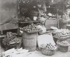 Uma mulher no mercado