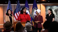 Rashida Tlaib, Ayanna Pressley, Ilhan Omar na ALexandria Ocasio-Cortez