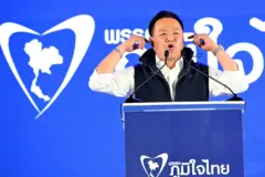 "วันนี้ปรบมือให้ท่าน อย่าให้เราต้องปรบเท้าให้ท่านนะ คุณอนุทิน ไอ้หนูอย่าเปิดด่าน" อนุทิน ชาญวีรกูล อ้างถึง “คำสั่ง" ที่ประชาชนให้เขามา