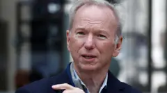 اریک اشمیت طی سال‌های ۲۰۰۱ تا ۲۰۱۷ از مدیران ارشد گوگل بود