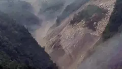 हेलिकप्टरबाट आइतवार बिहान लिएको हेलम्बु गाउँपालिका-१ भेमाथाङमा गएको पहिरोको दृश्य