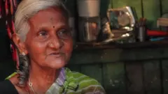ஒரு ரூபாய்க்கு தோசை விற்கும் சாவித்திரி பாட்டி