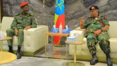 ፊልድማርሻል ብርሃኑ ጁላ ምስ ኣዛዚ ሰራዊት ሶማሊላንድ