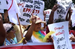 දේශීය ණය ප්‍රතිව්‍යුහගතකරණය : 'එදා අපිව උසිගන්නපු රනිල් අද EPF එක කොල්ල කන්න හදනවා'