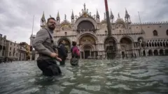 Plaza de San Marcos inundada.