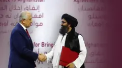 یک سال پس از توافق آمریکا و طالبان؛ دولت افغانستان و طالبان چه می‌گویند؟